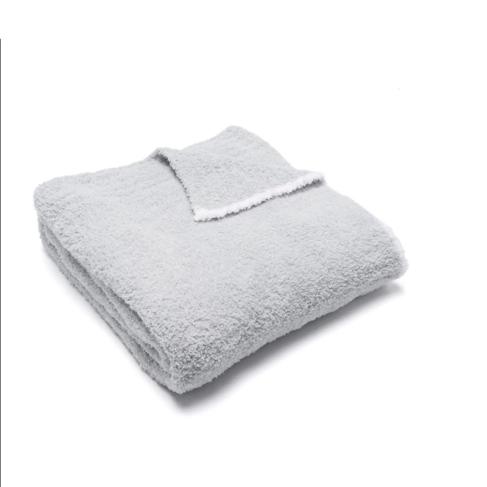 BRAND NEW Barefoot Dreams Throw Blanket in Ocean/White